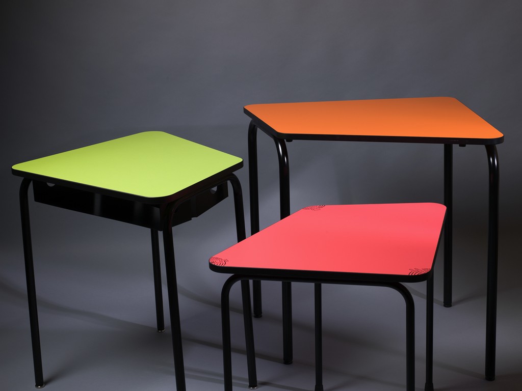 table scolaire colorée